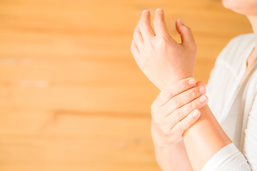 illóolajok az ujjak ízületi gyulladásaihoz ízületi fájdalom a jobb vállban hogyan kell kezelni